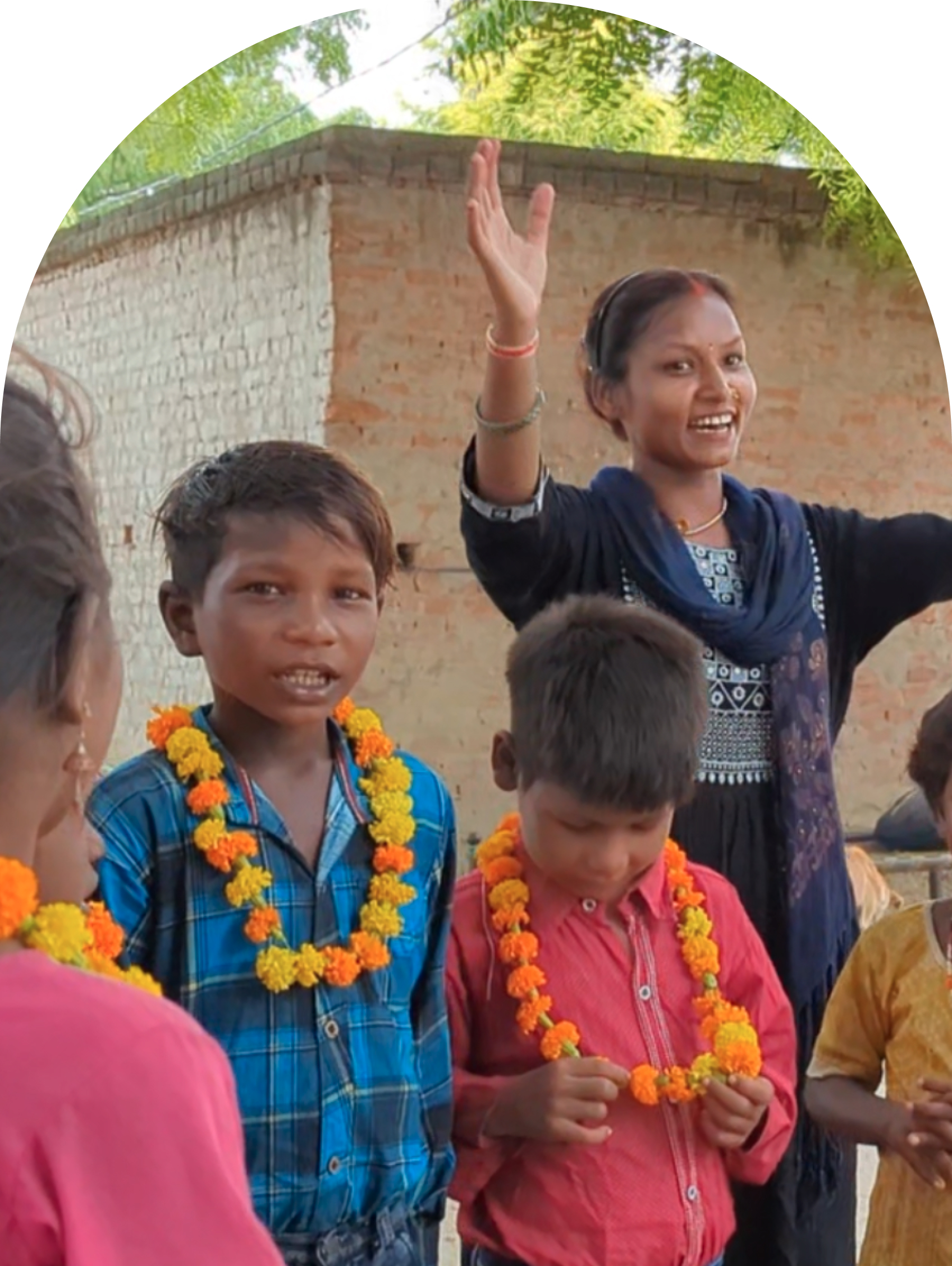 Image of a vidyasaathi interacting with students